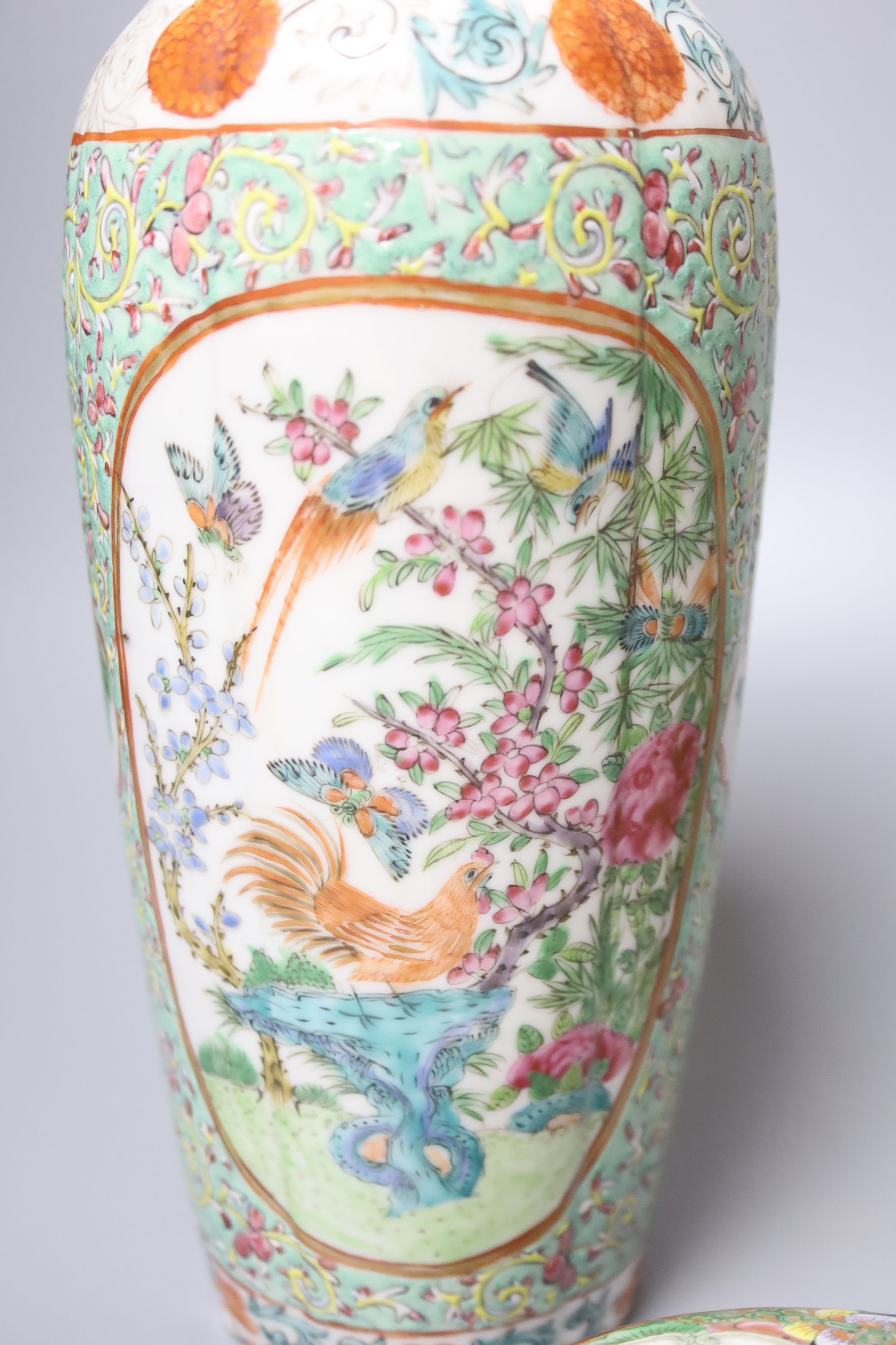 A pair of early 20th century Cantonese export famille rose vases, height 31cm, with a similar box and cover, 4cm diam